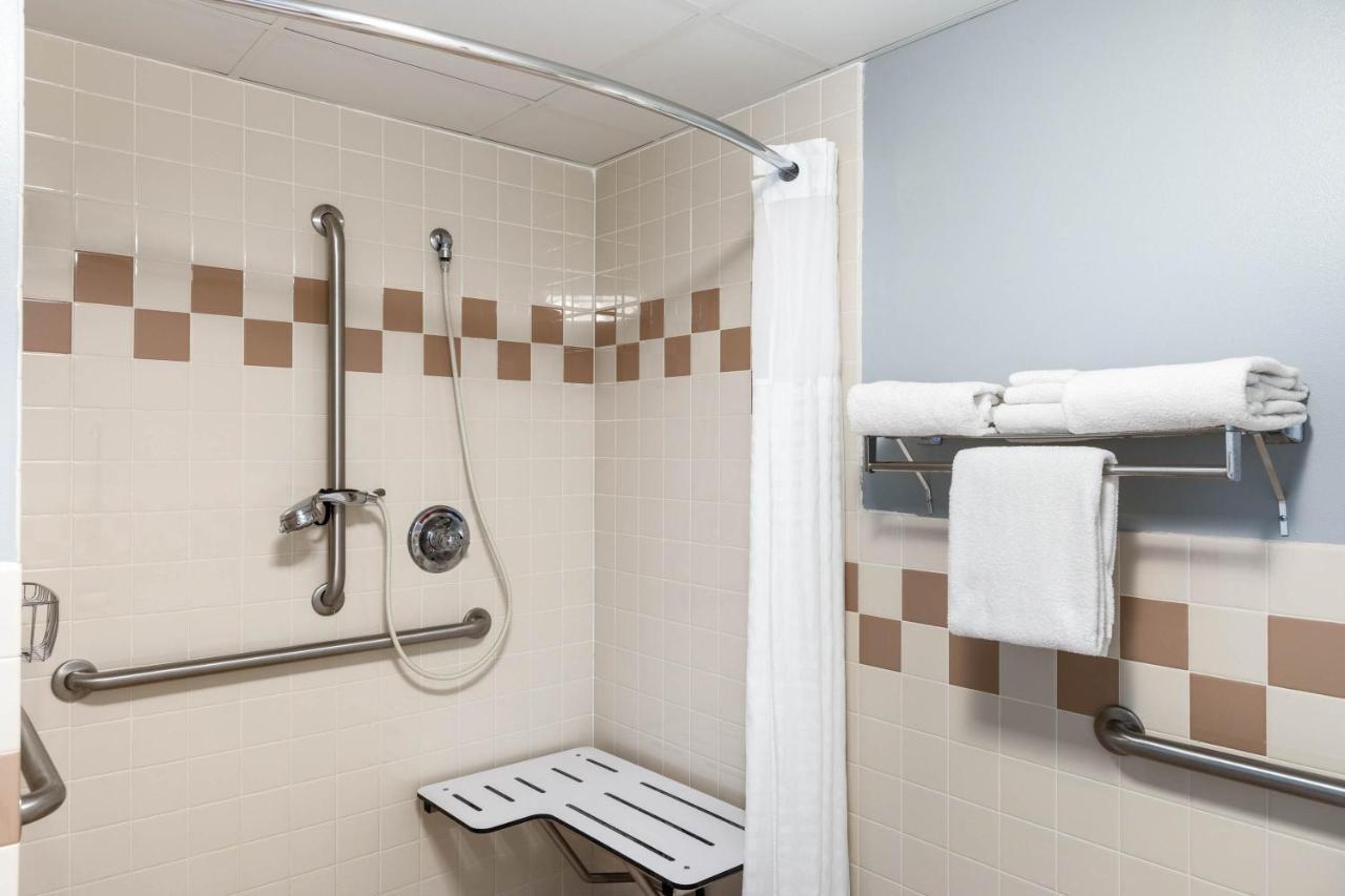 Americinn By Wyndham Jackson Bagian luar foto